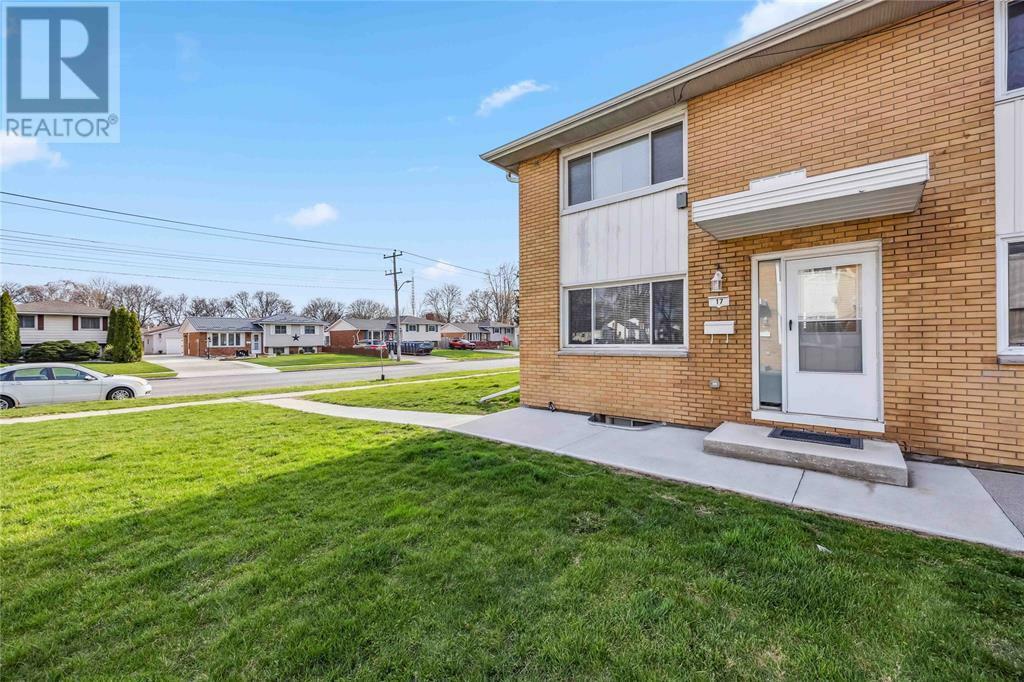 Property Photo: 816 Wellington Street 17 ON N7T 1J5