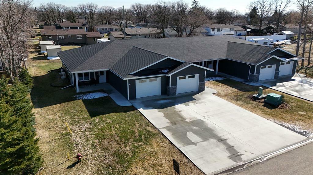 Property Photo: 807 Young Street MB R0K 1G0
