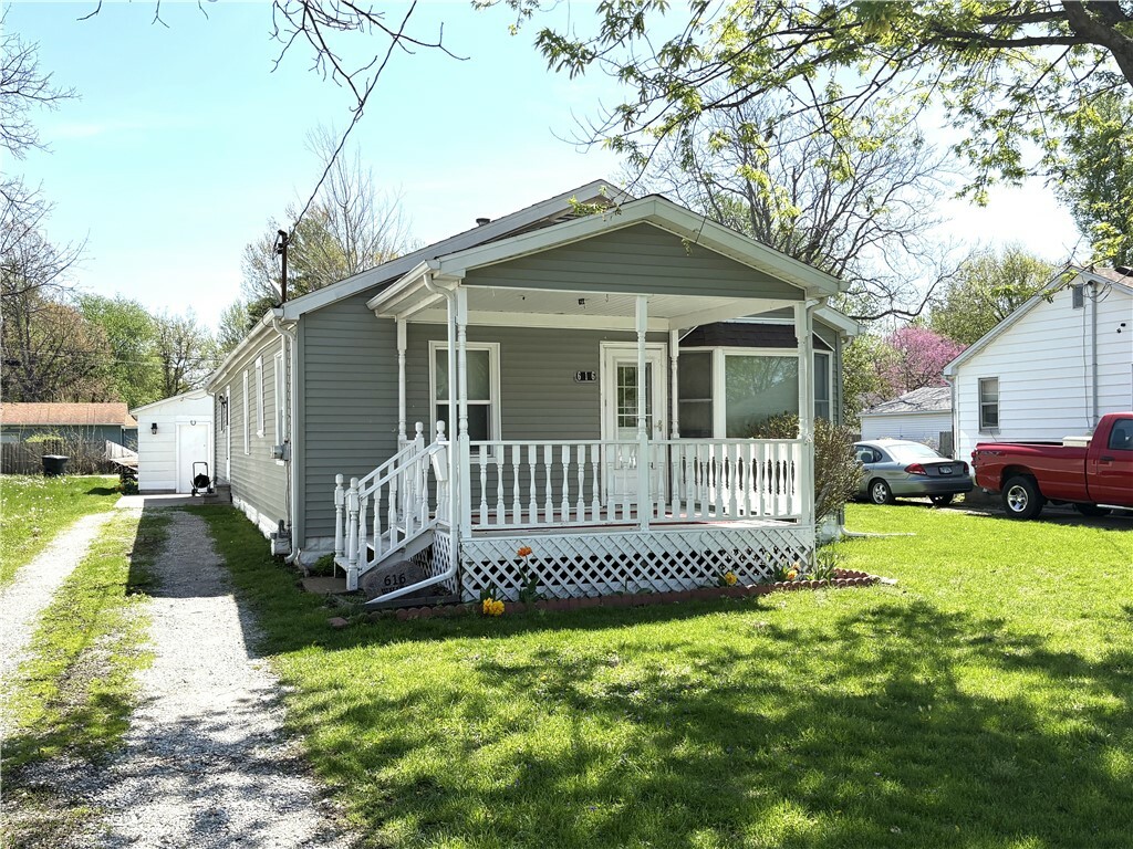 Property Photo: 616 White Avenue IL 62568