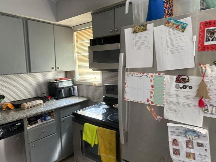 Property Photo:  3231 Abbeywood Drive  GA 30034