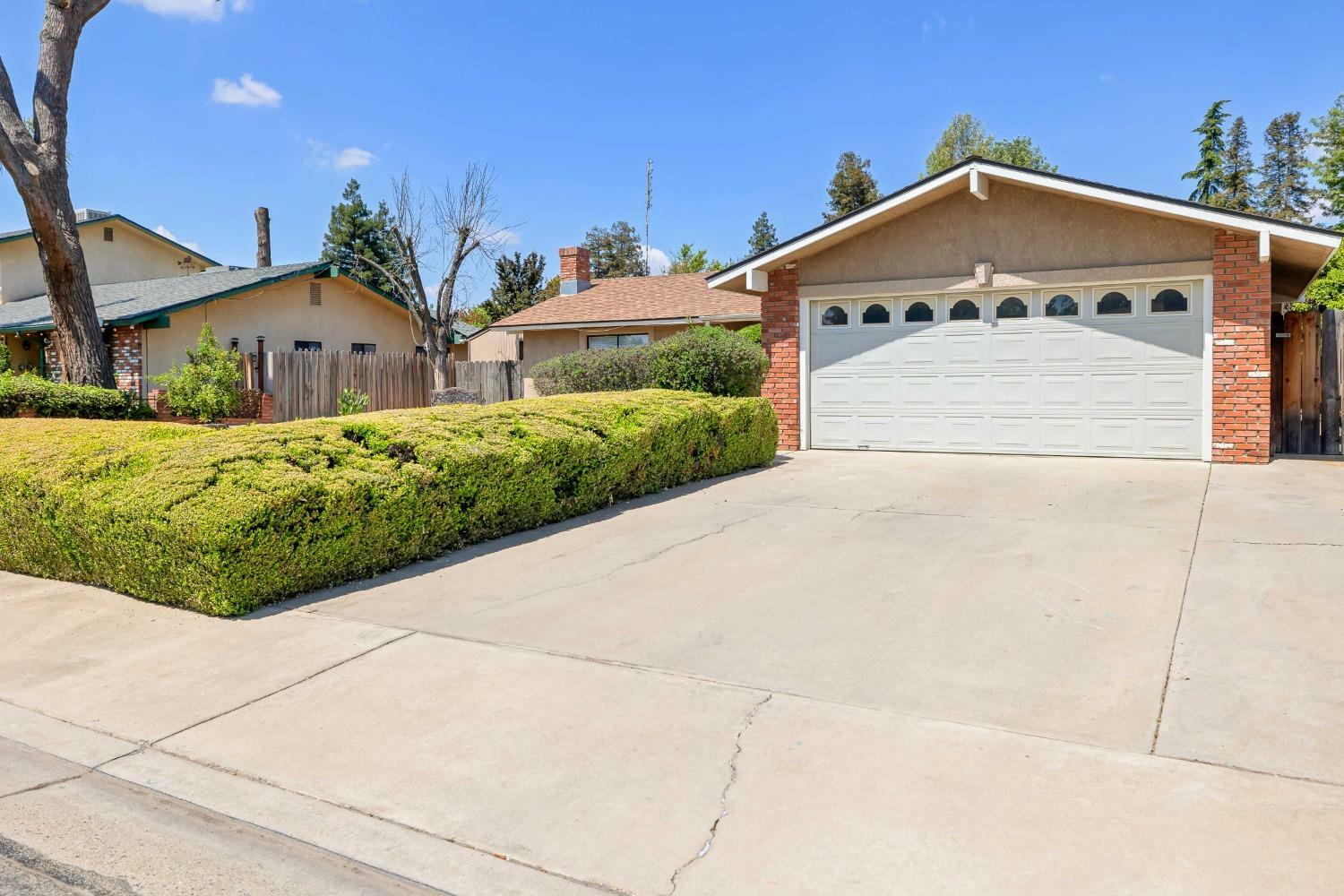 Property Photo: 1418 Huntsman Avenue CA 93662