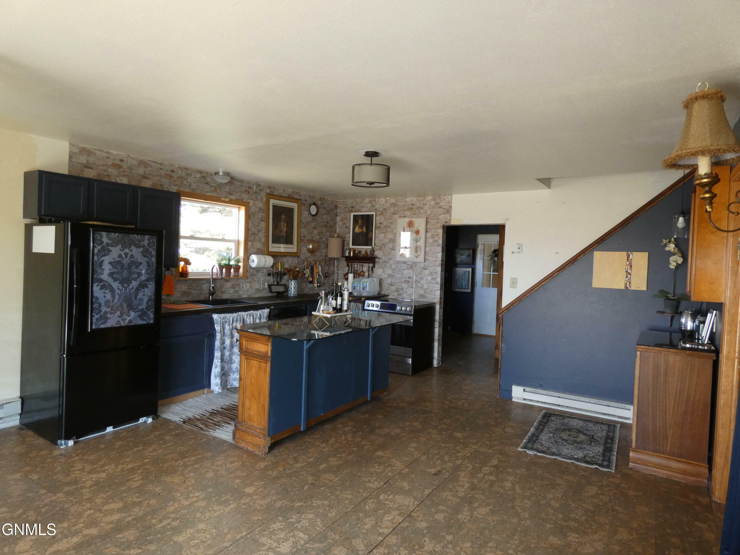 Property Photo: 630 6 Avenue NE ND 58463