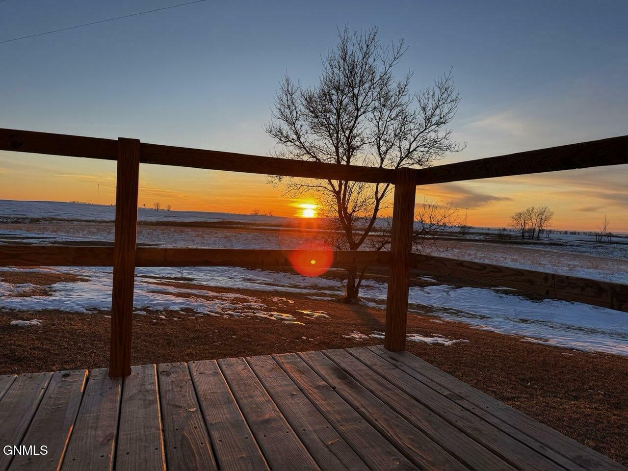 Property Photo: 630 6 Avenue NE ND 58463