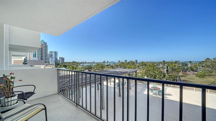 Property Photo: 101 S Gulfstream Avenue 5J FL 34236