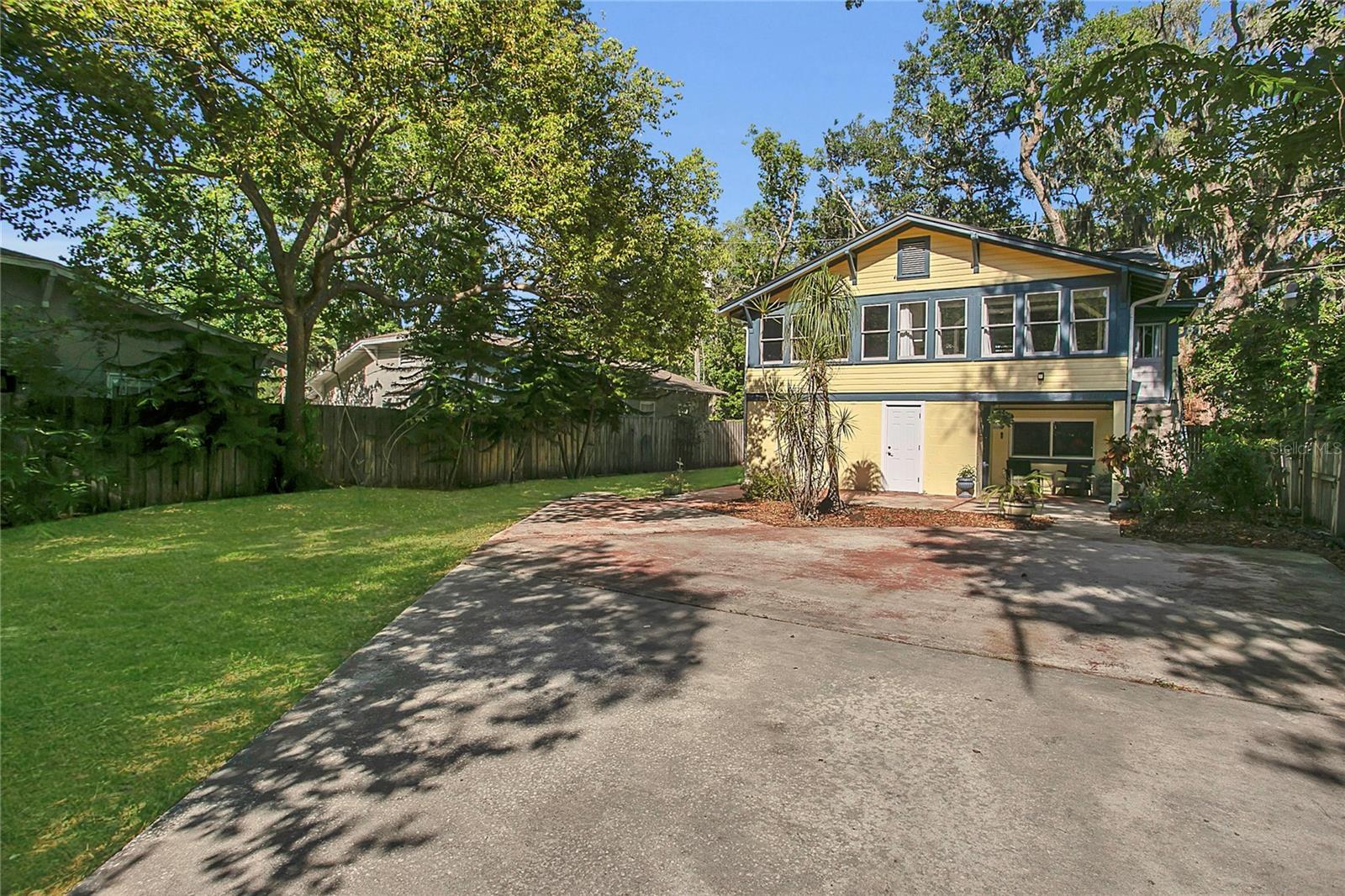 Property Photo: 1209 S Myrtle Avenue FL 32771