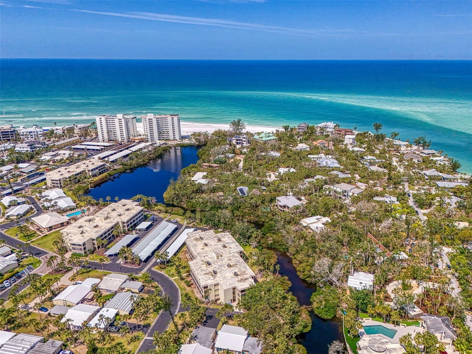 Property Photo: 225 Hourglass Way 101 FL 34242