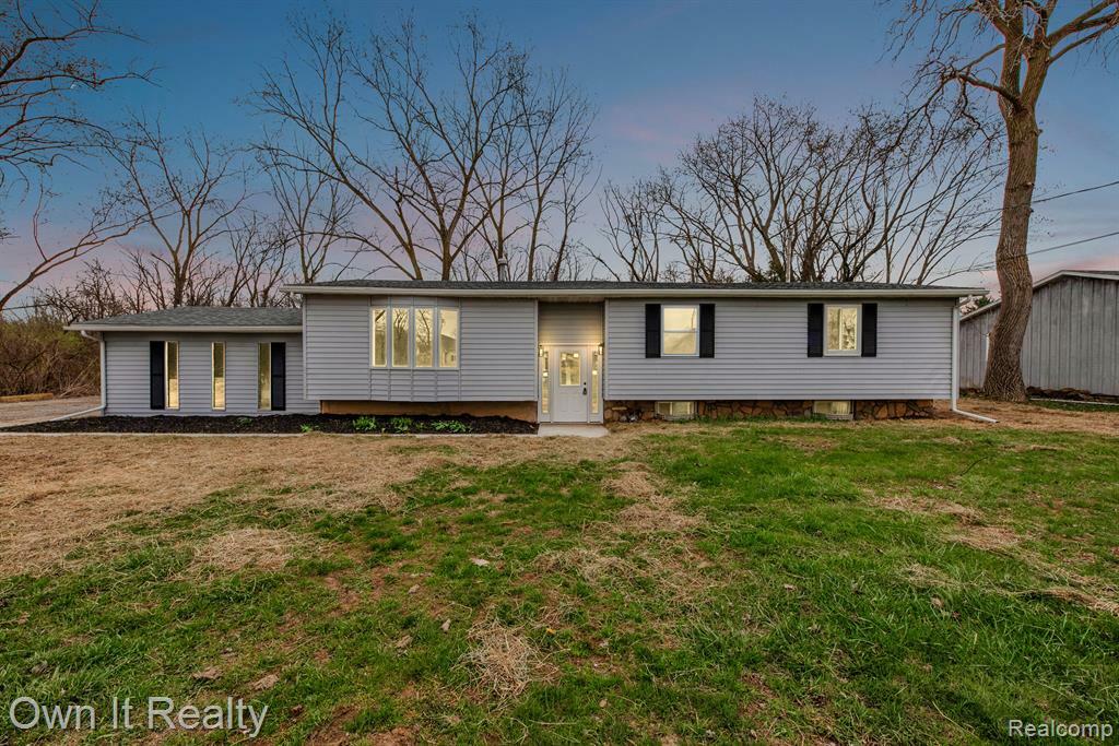 Property Photo: 12294 S Dixie MI 48145 9635