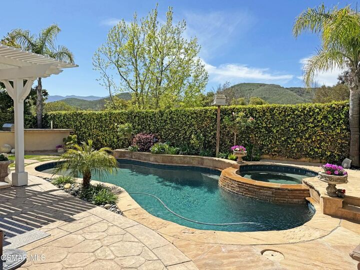 Property Photo: 4950 Via Aurora CA 91320