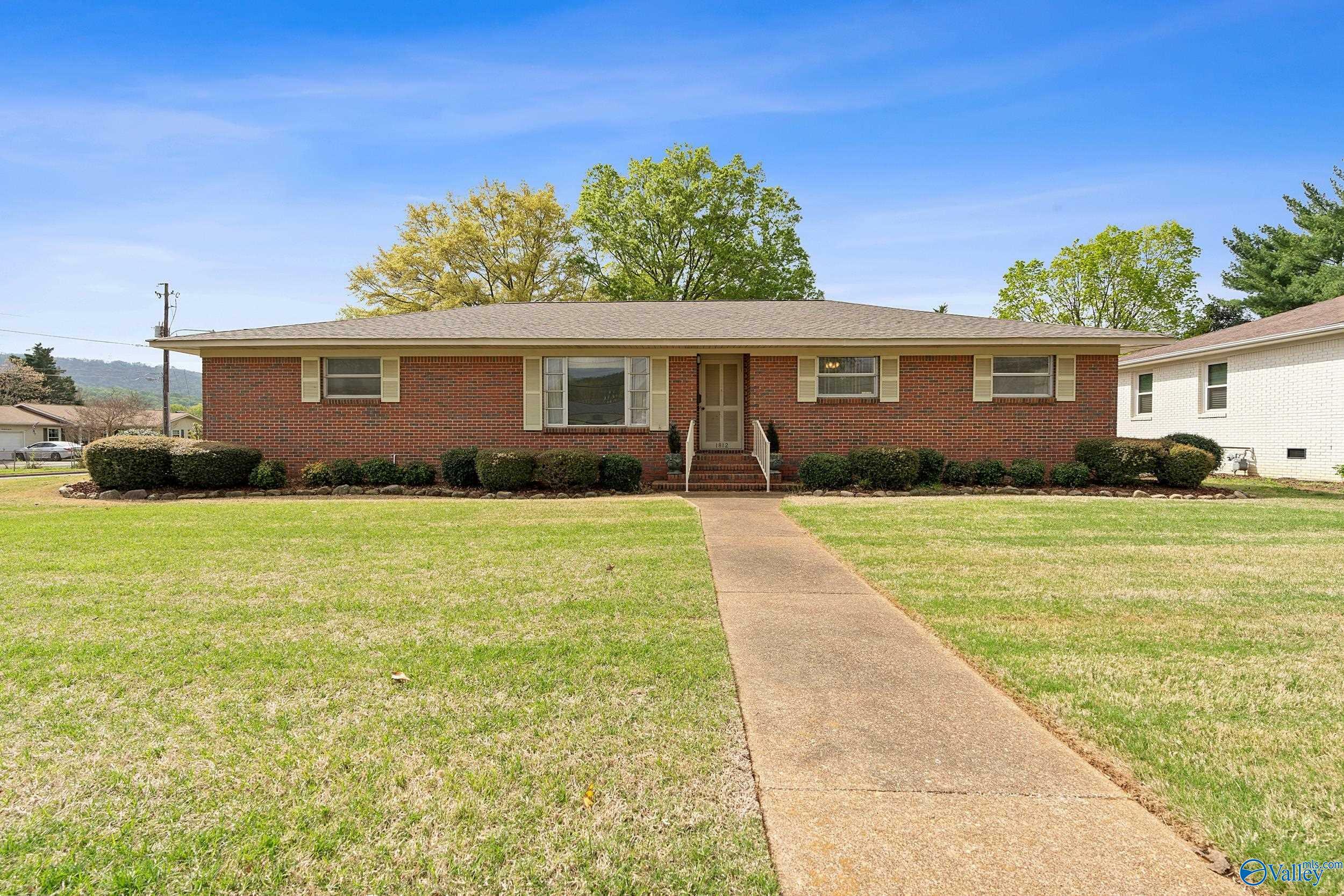 Property Photo: 1812 Chapman Avenue AL 35811