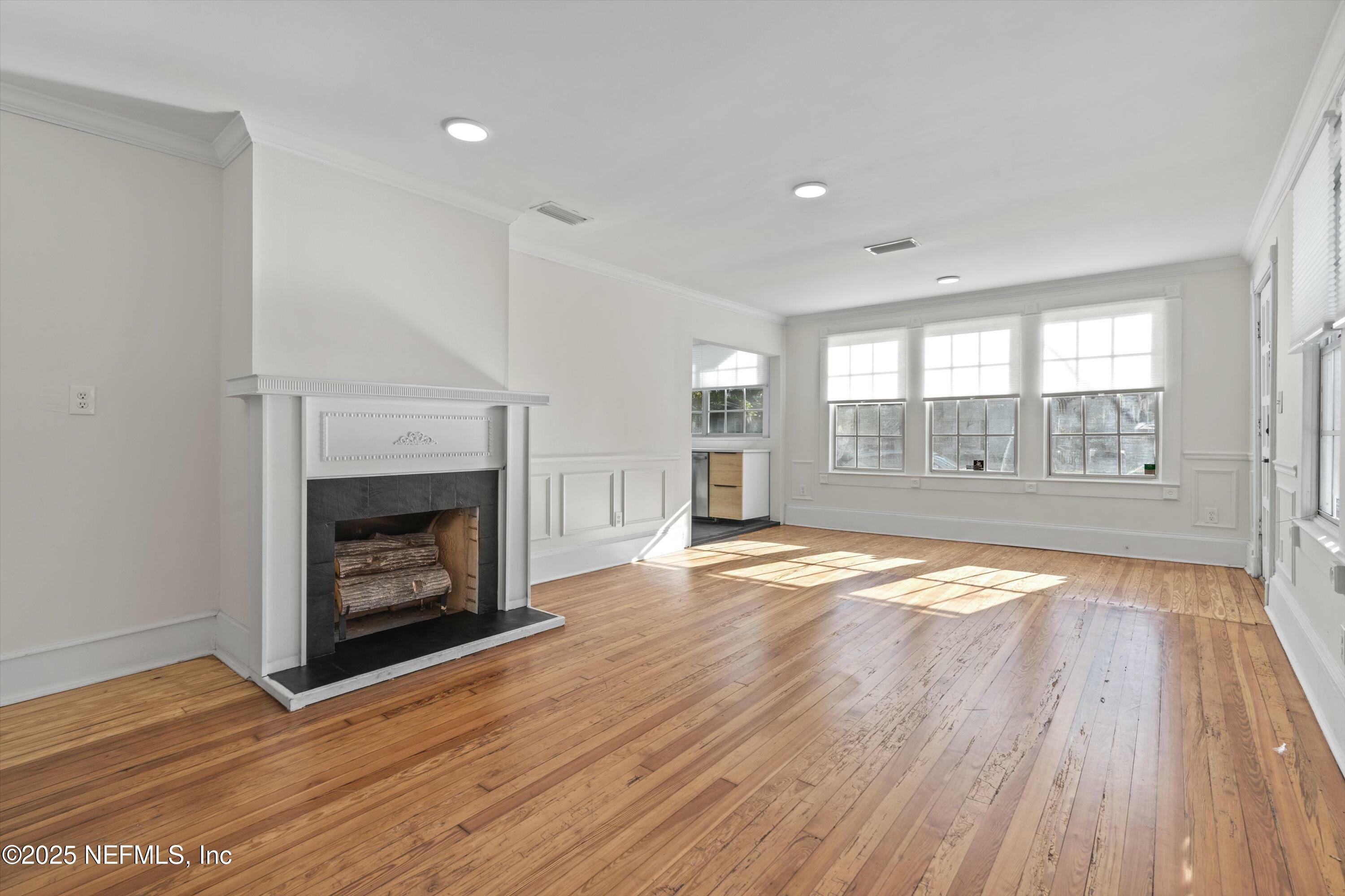 Property Photo: 1630 Larue Avenue FL 32207