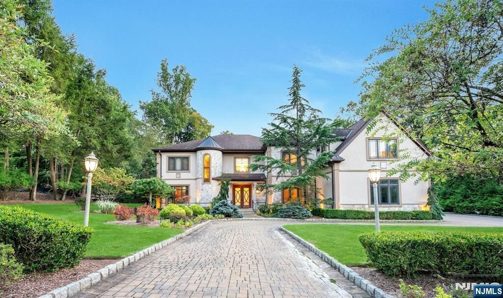 Property Photo:  32 Hampshire Hill Road  NJ 07458 