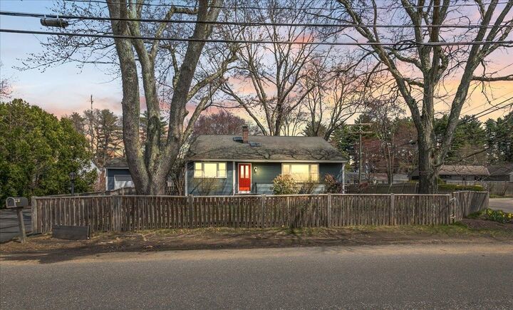Property Photo:  147 W Haven Road  NH 03104 