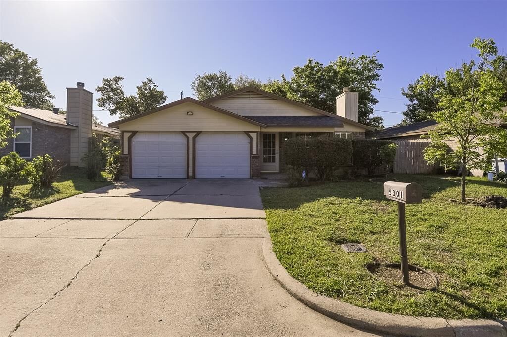 Property Photo: 5301 Carpenter Drive TX 76017