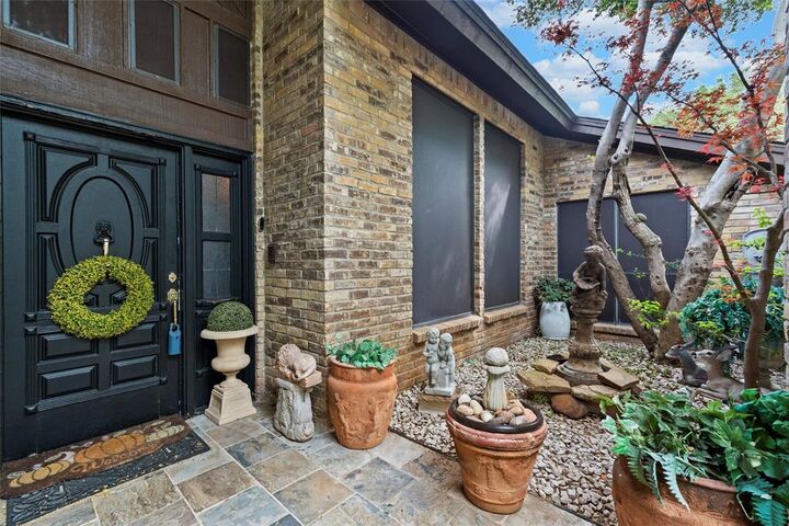 Property Photo:  2000 Shadow Ridge Drive  TX 76006 