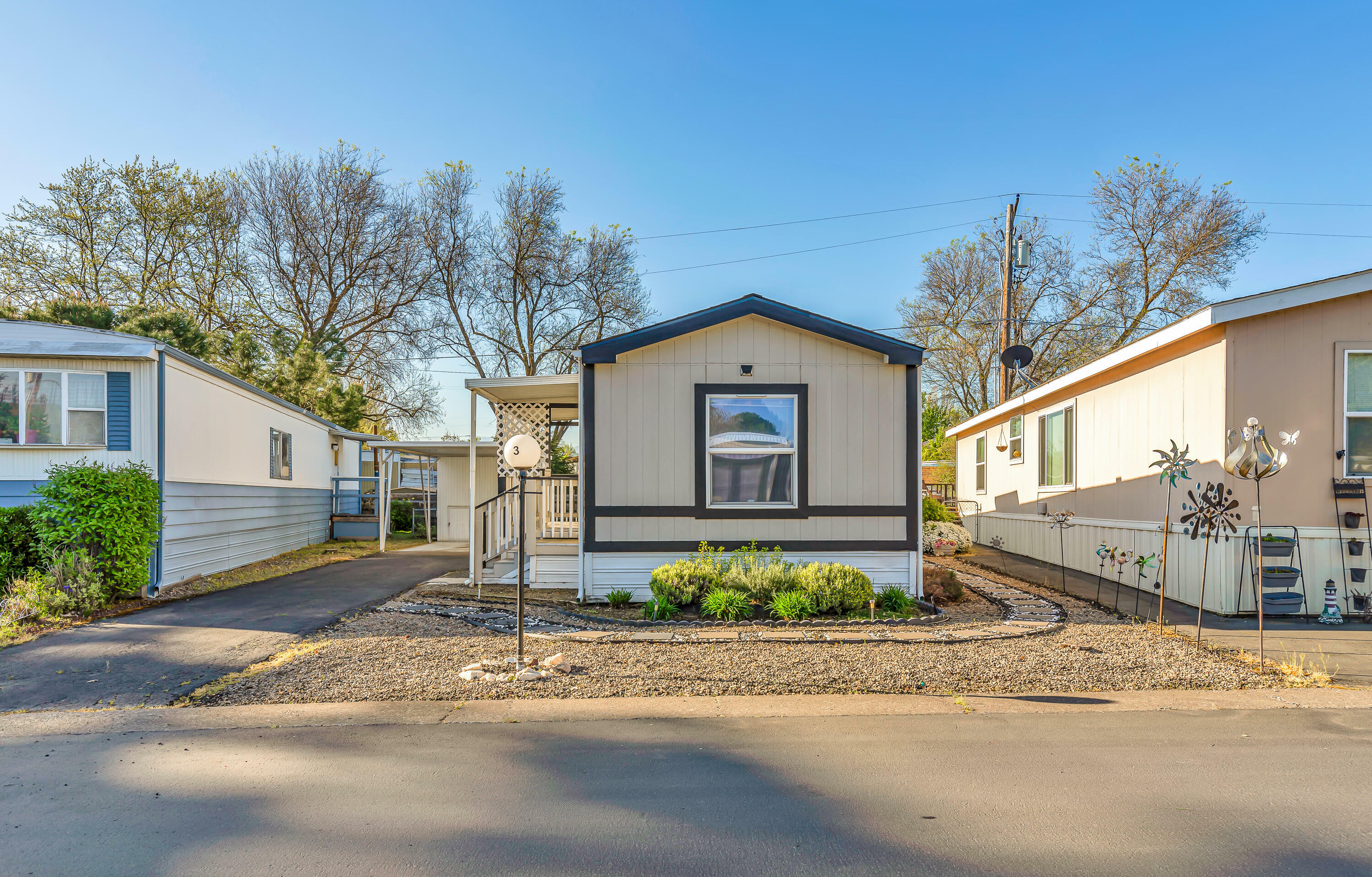 Property Photo: 2385 Table Rock Road Spc 3 OR 97501