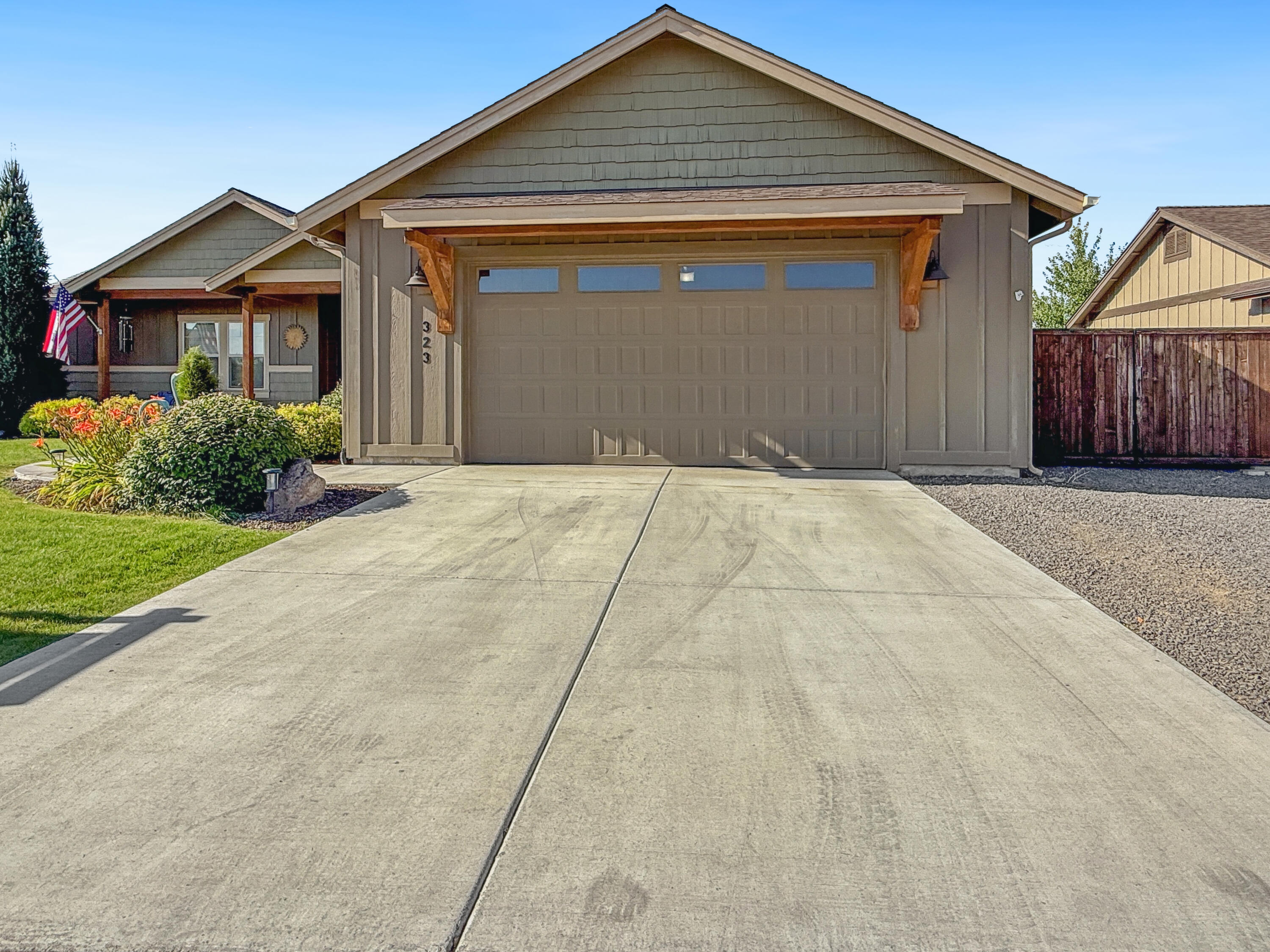 Property Photo: 323 NW Saddle Ridge Loop OR 97754
