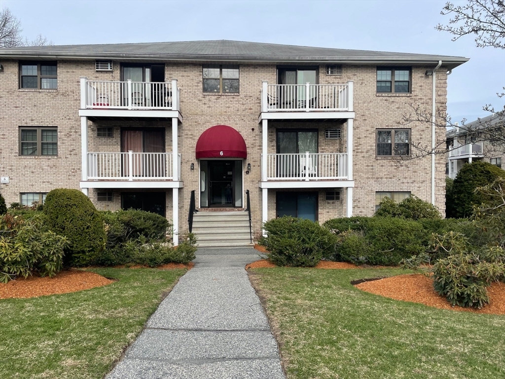 Property Photo: 6 Kenmar Dr 8 MA 01821