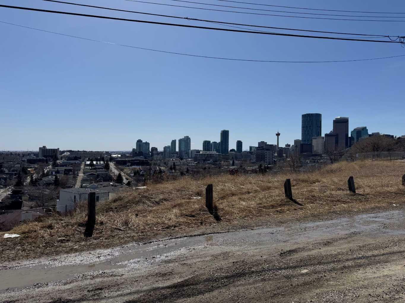 Property Photo: 721 7 Avenue NE AB T2E 0N6