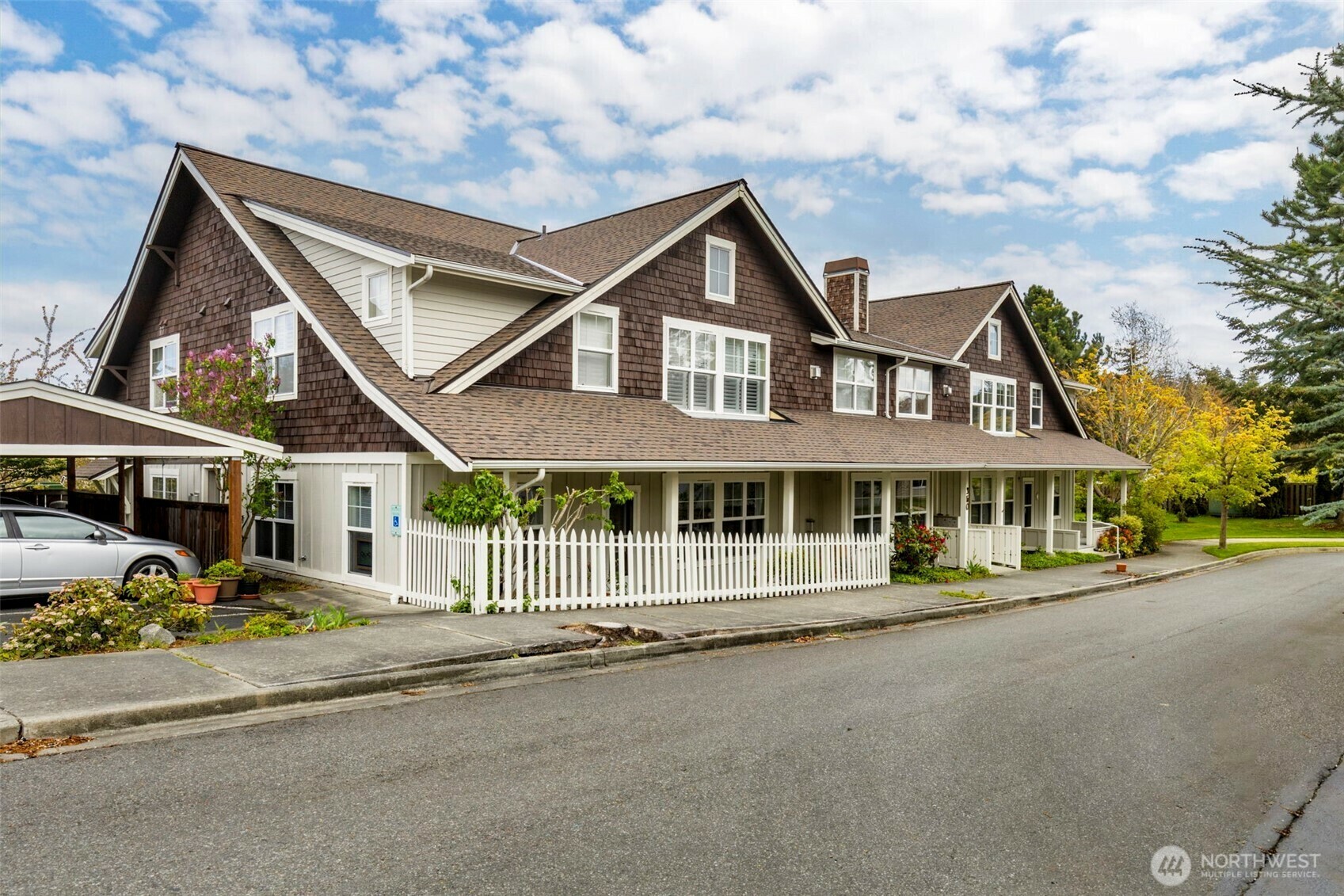 Property Photo: 350 Castellano Way 204 WA 98368