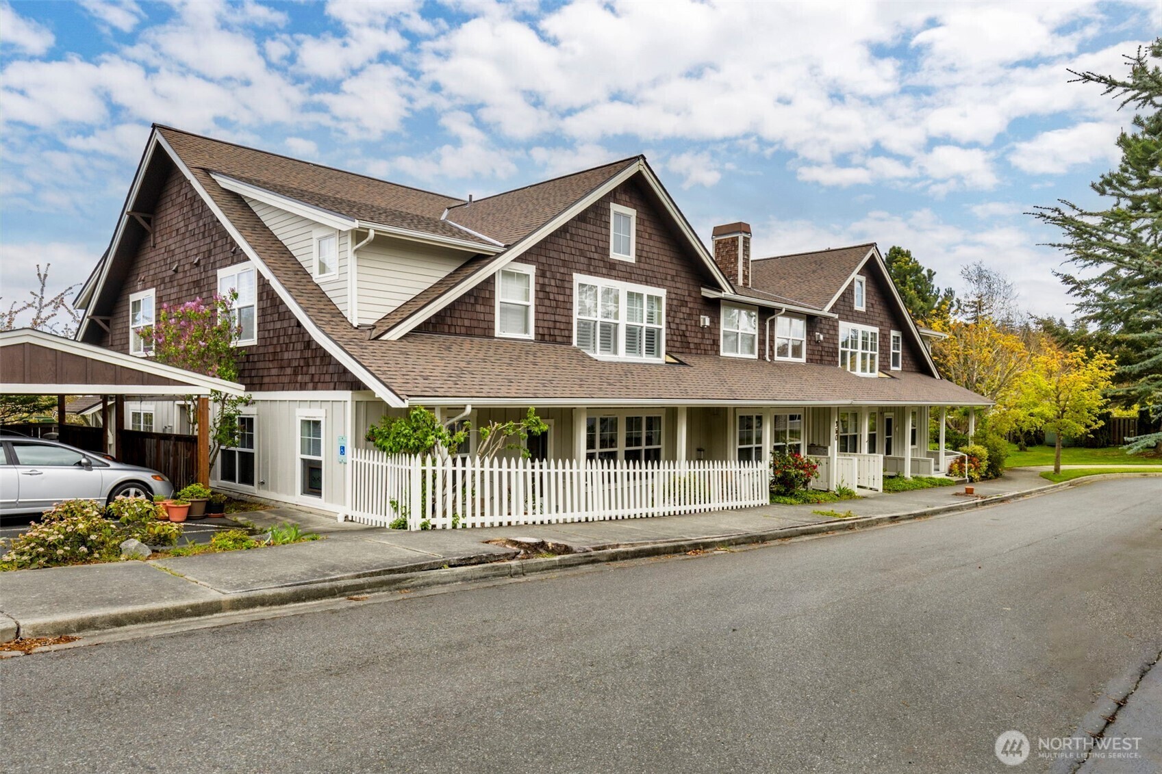 Property Photo: 350 Castellano Way 204 WA 98368