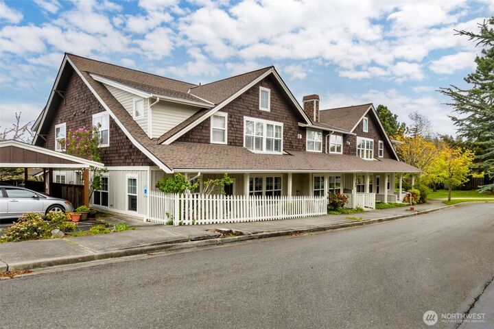 Property Photo:  350  Castellano Way 204  WA 98368 