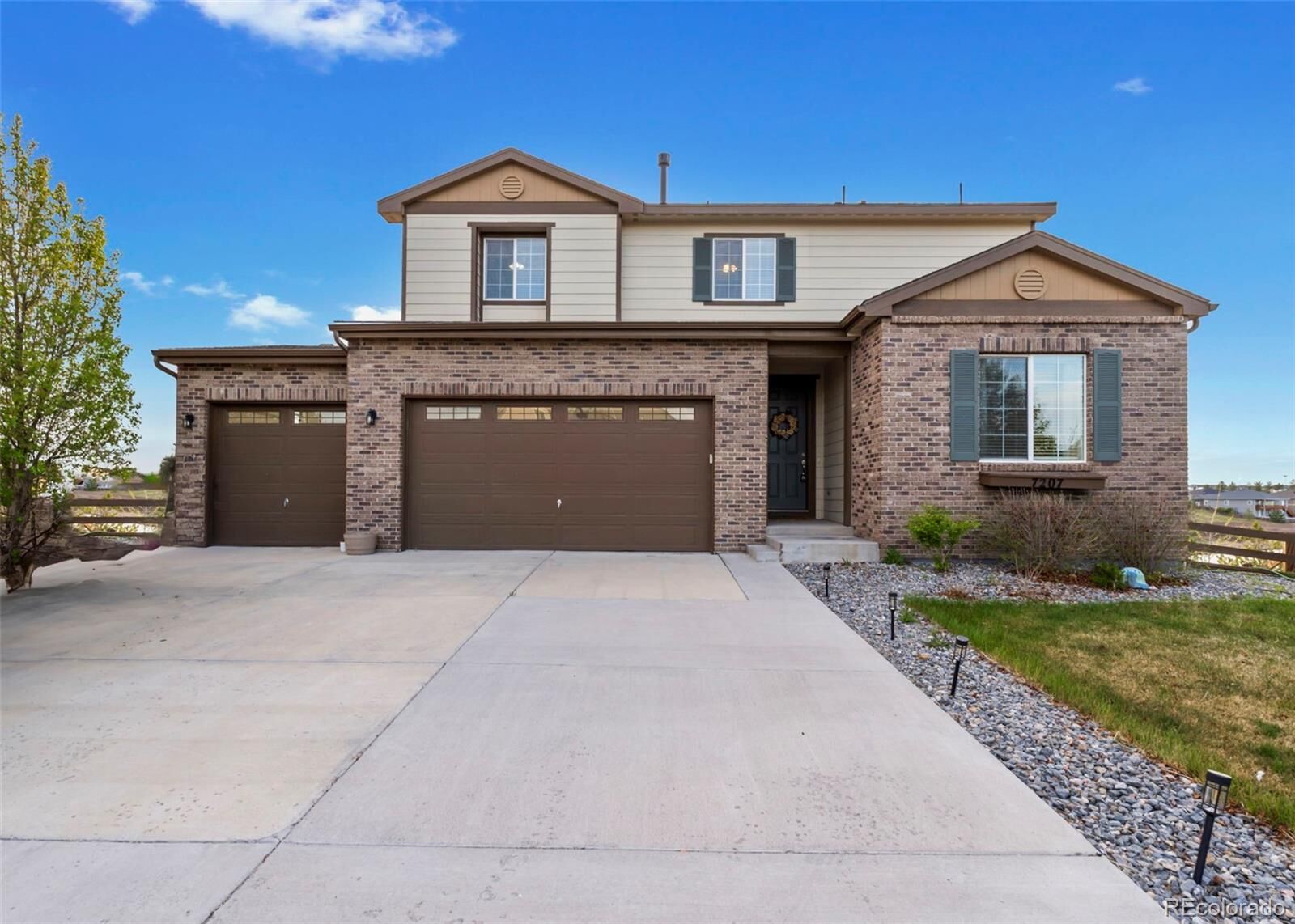 Property Photo: 7207 S Scottsburg Way CO 80016