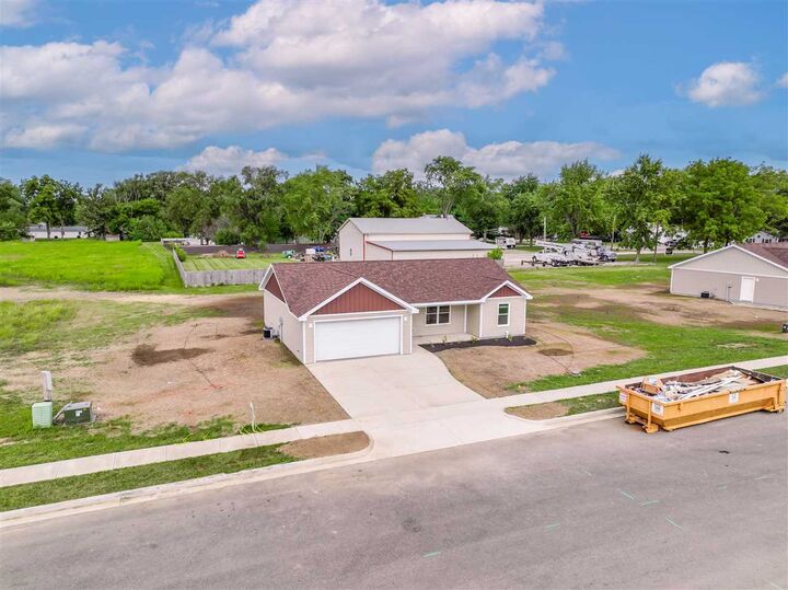 Property Photo:  504 Leahey Street  IN 47390