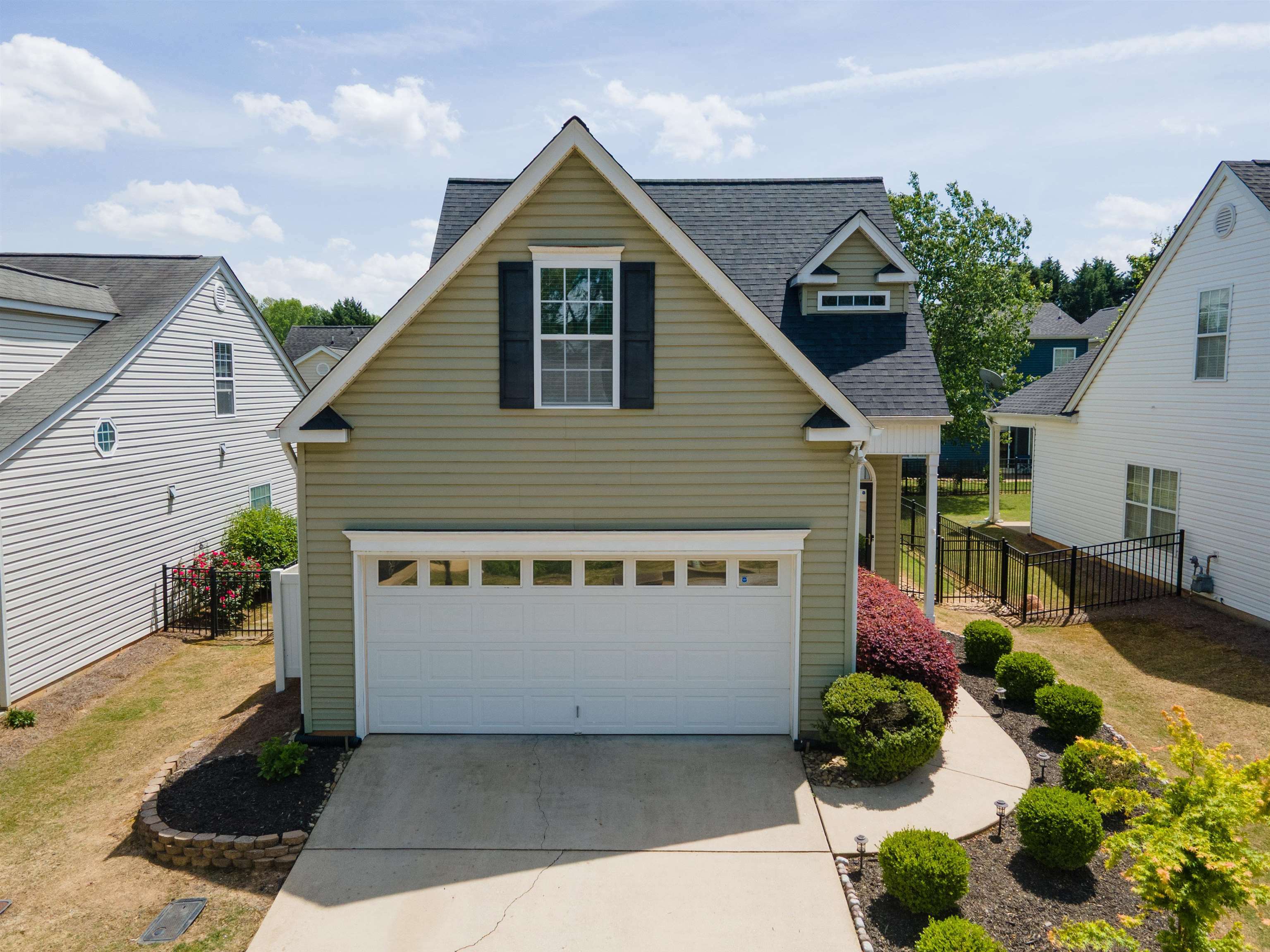 Property Photo: 130 Ledgewood Way SC 29642