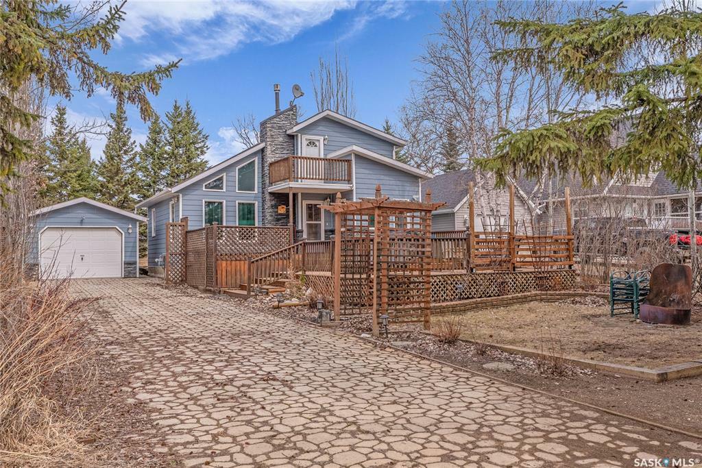 Property Photo: 407 Sunridge Place SK S0J 2G0