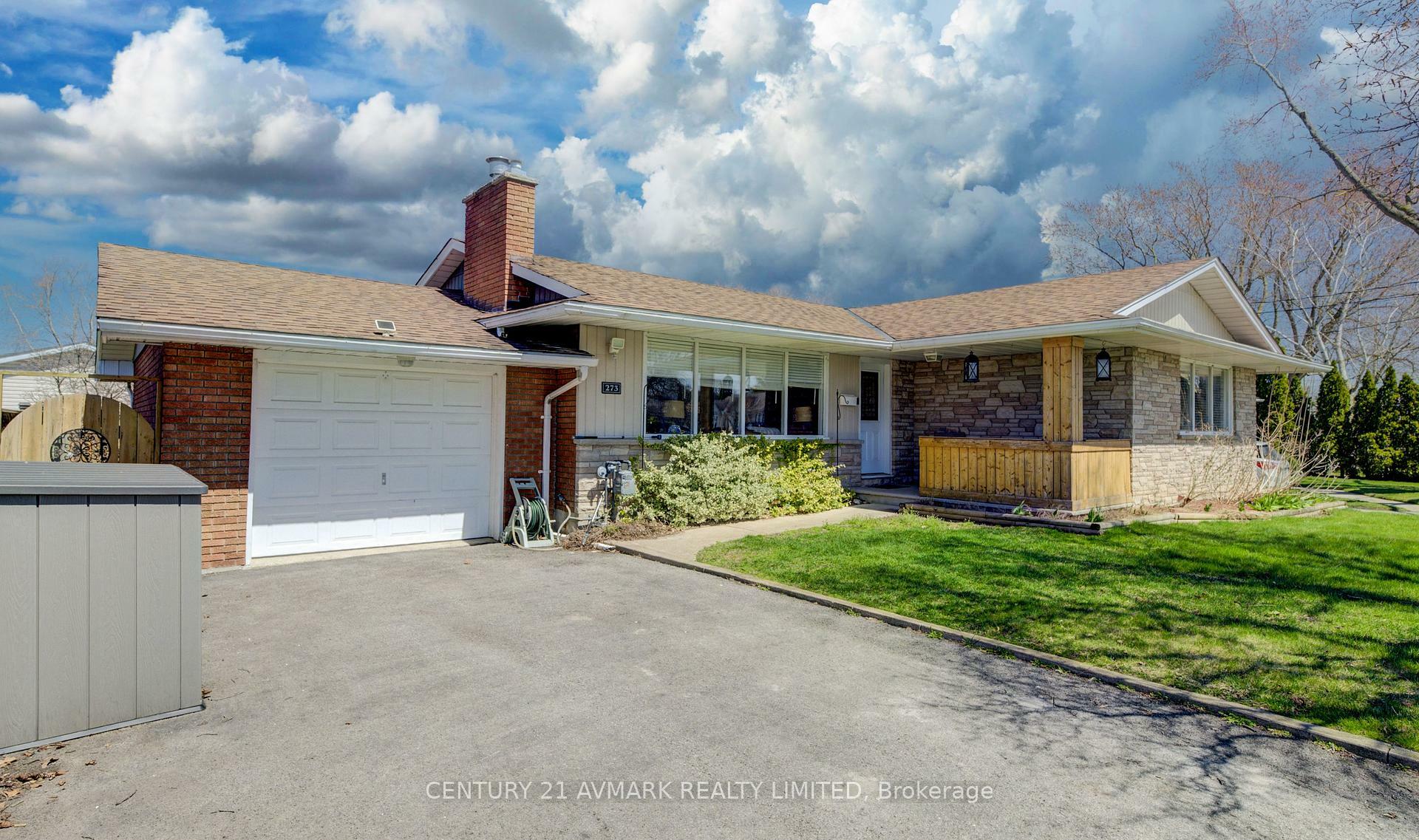 Property Photo: 273 Lakeshore Road ON L2M 1R9