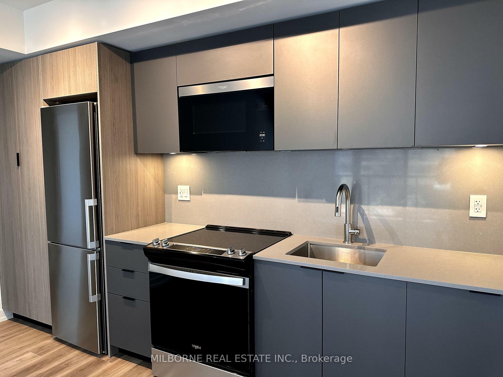 Property Photo: 73 Broadway Avenue 203 ON M4P 1V1