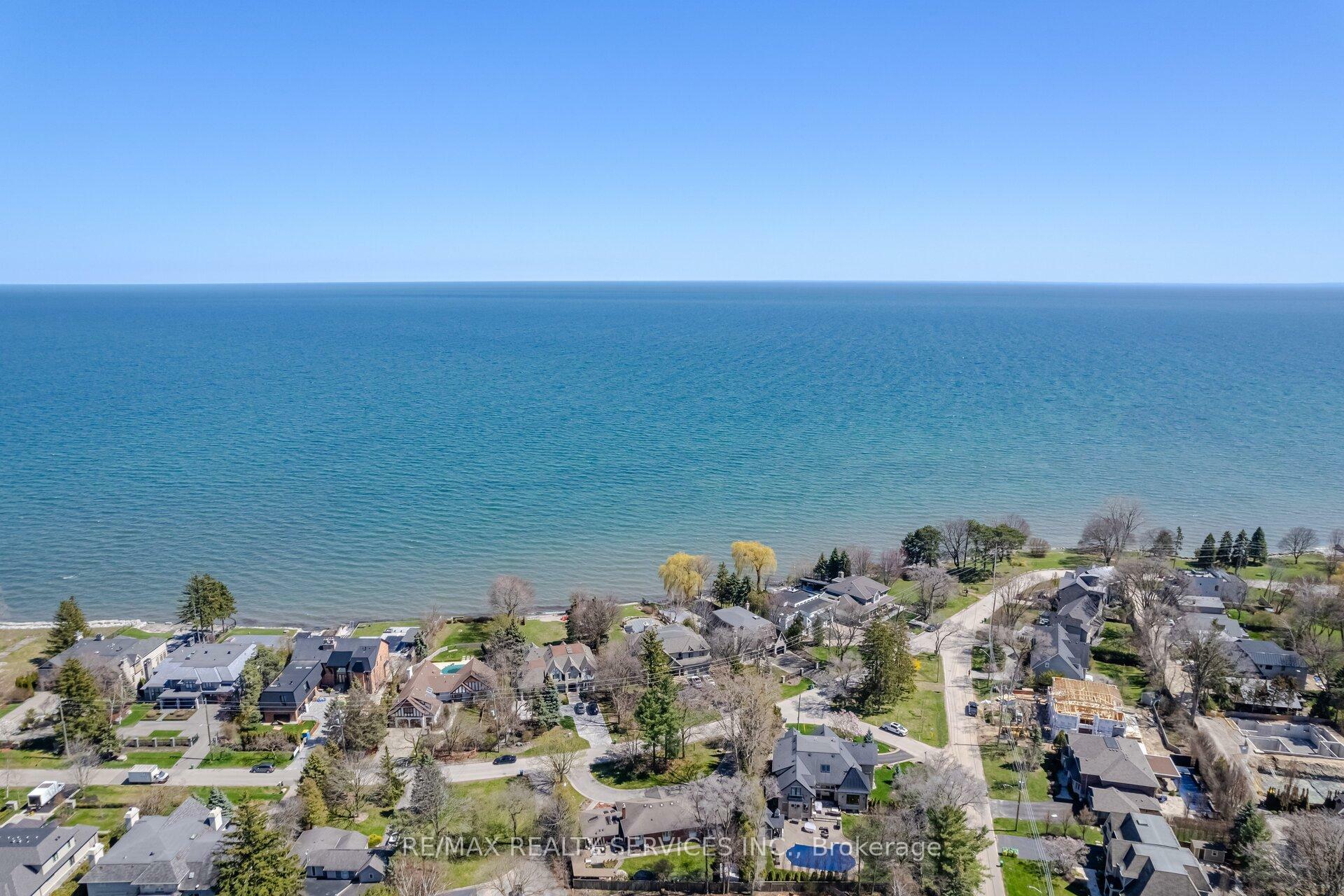 Property Photo: 1607 Watersedge Road ON L5J 1A6