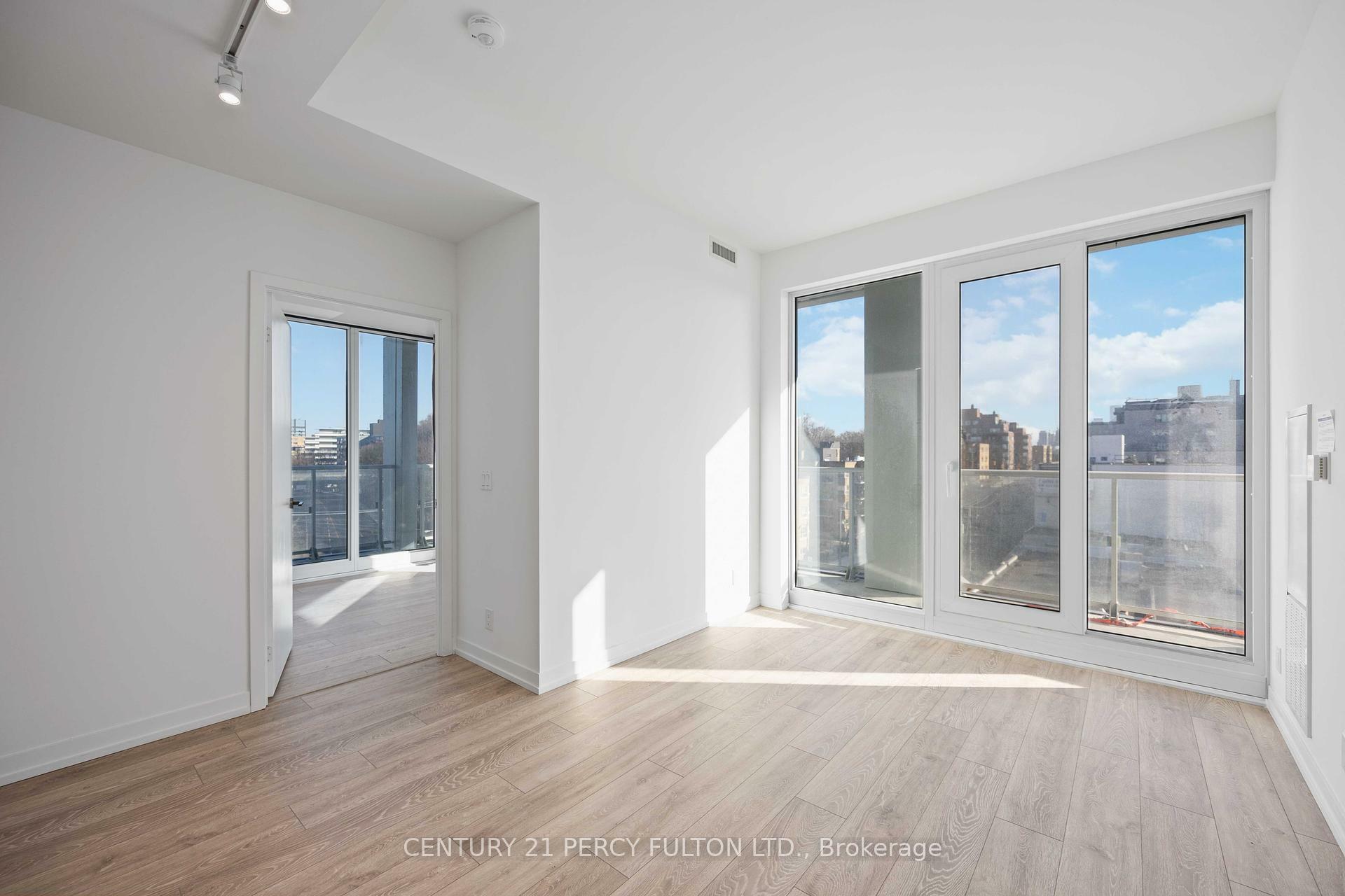Photo de la propriété: 2020 Bathurst Street 827 ON M5P 0A6