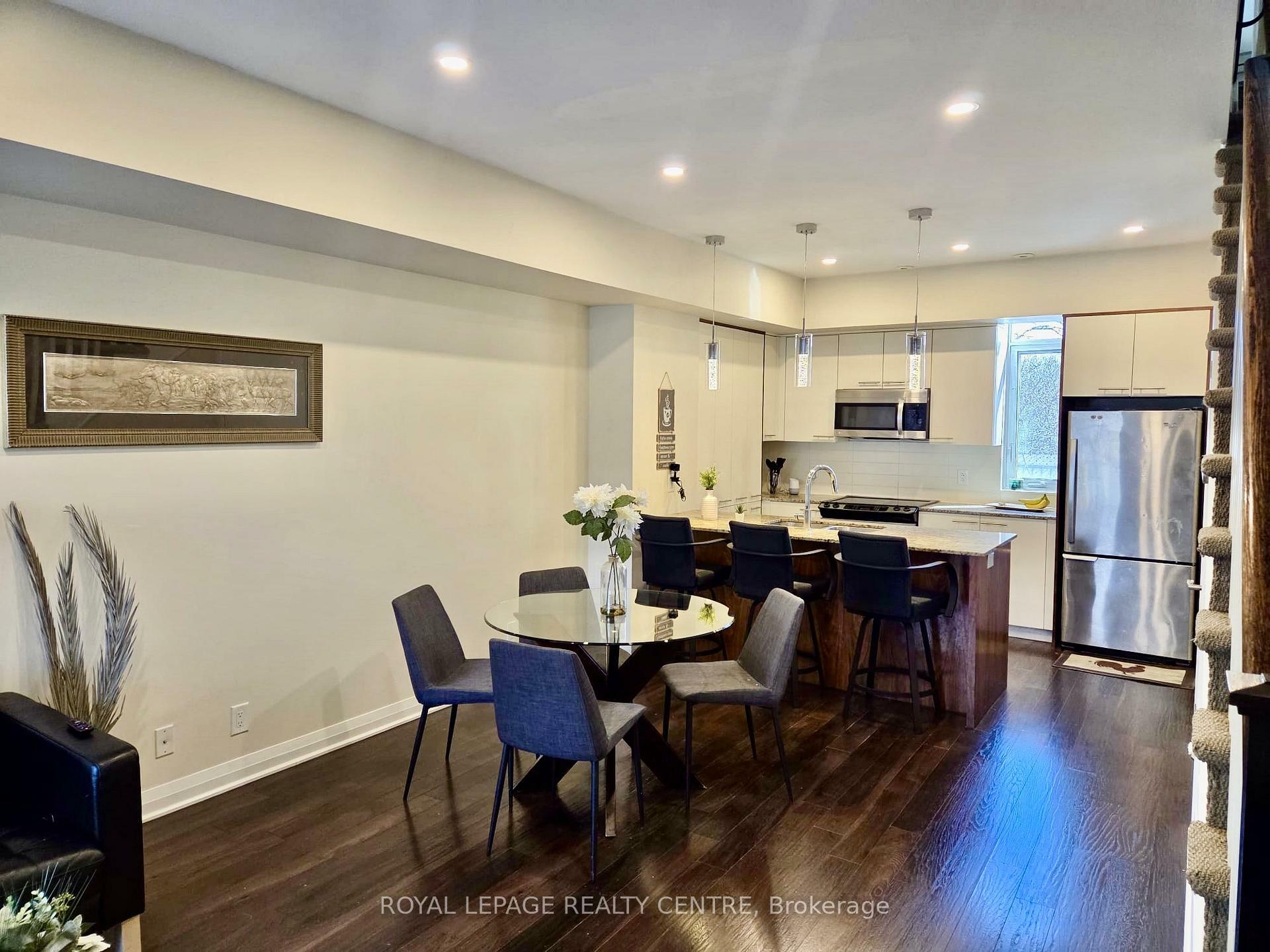 Property Photo:  19 Valhalla Inn Road 35  ON M9B 0B3 
