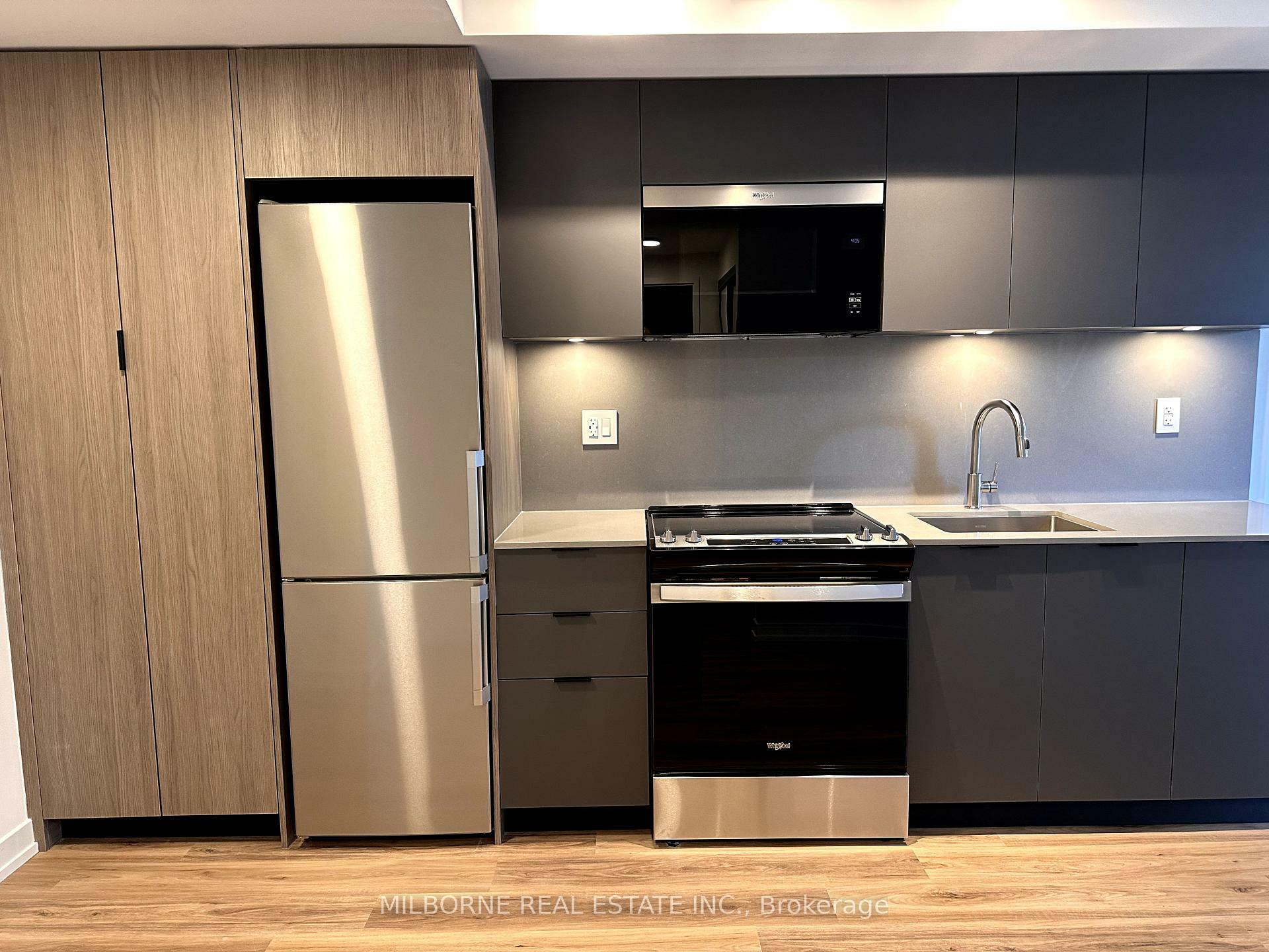 Property Photo: 73 Broadway Avenue 202 ON M4P 1V1