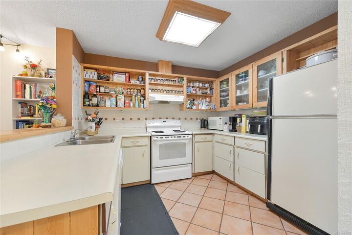 Property Photo: 1745 Leighton Rd 202 BC V8R 6R6