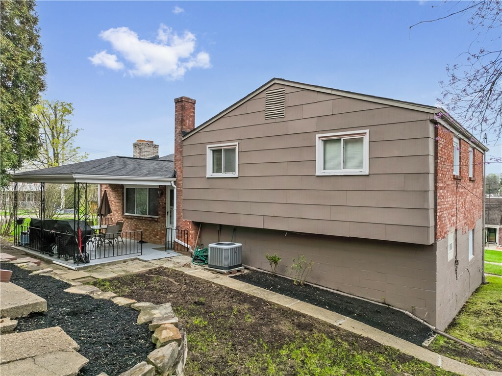Property Photo: 390 Grace St PA 15236