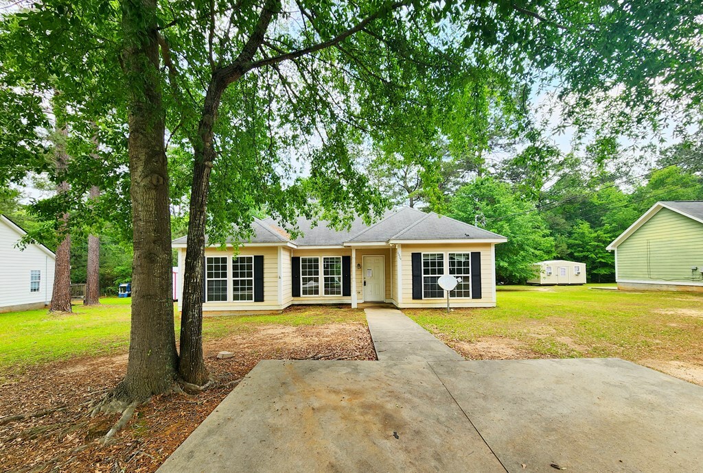 Property Photo: 1404 SE Georgia Avenue SE GA 39842