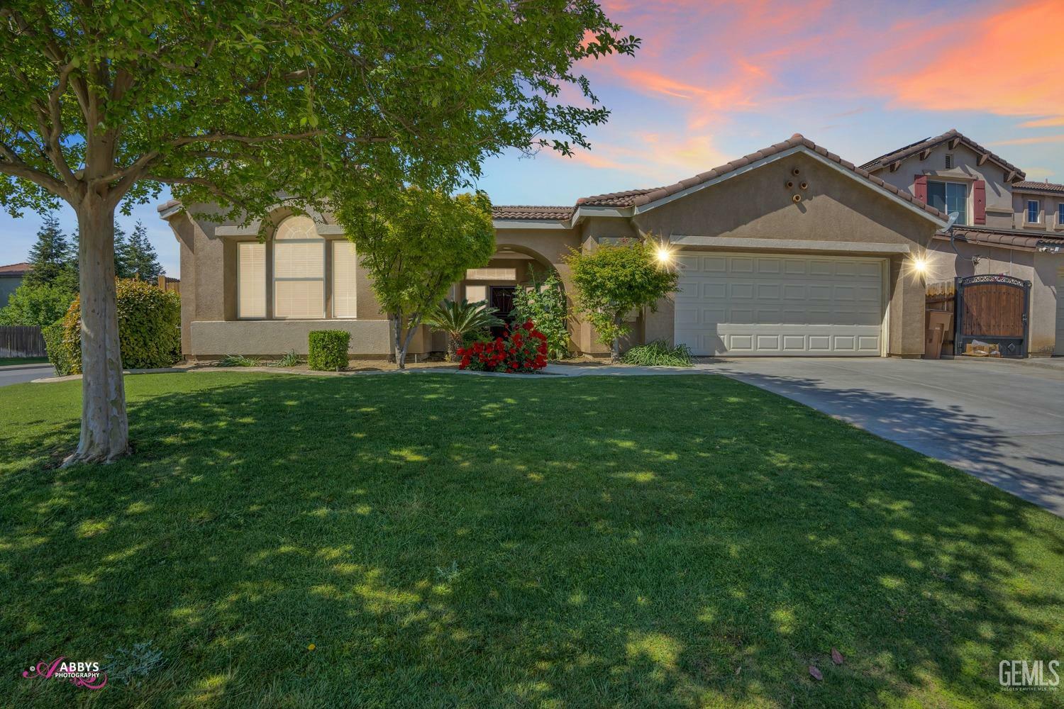 Property Photo: 5013 Vista Del Mar Avenue CA 93311