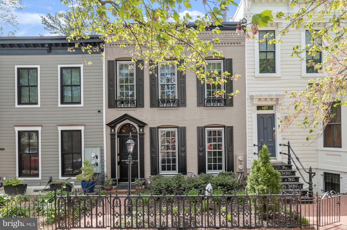 Property Photo: 209 10th Street SE DC 20003