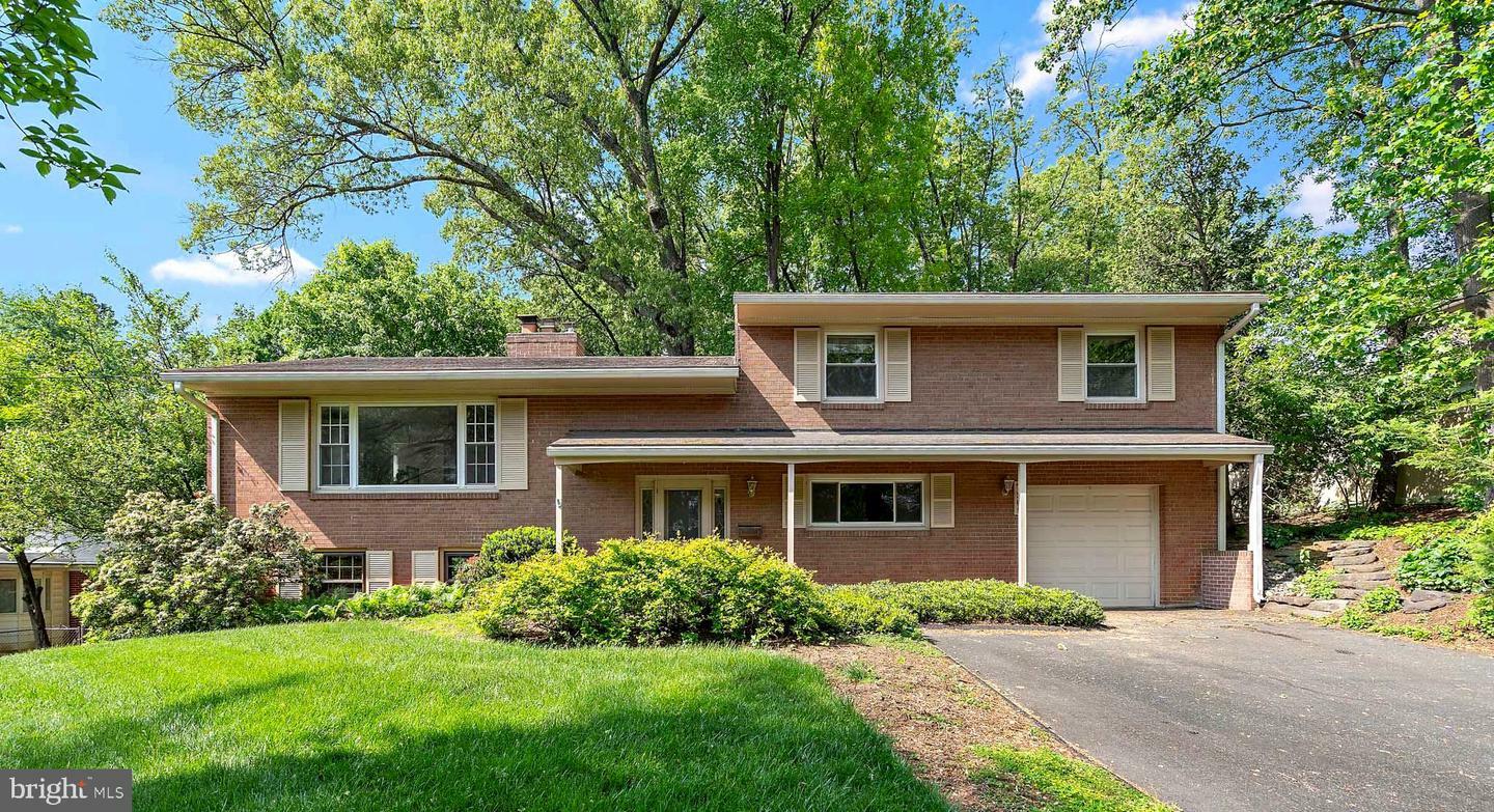 Property Photo: 7209 Gordons Road VA 22043