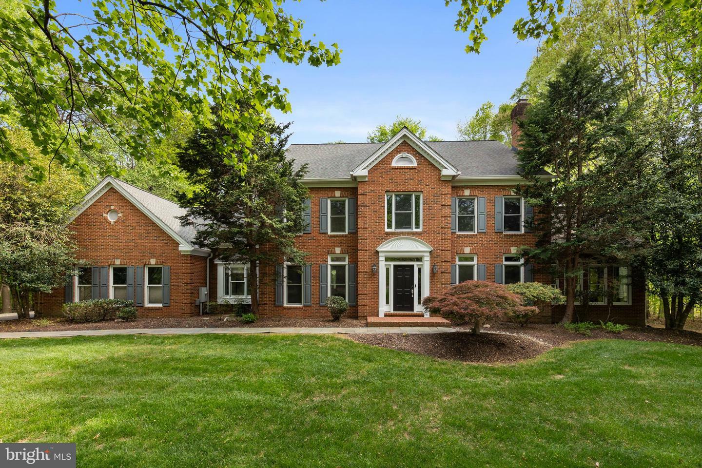 Property Photo: 10137 Community Lane VA 22039
