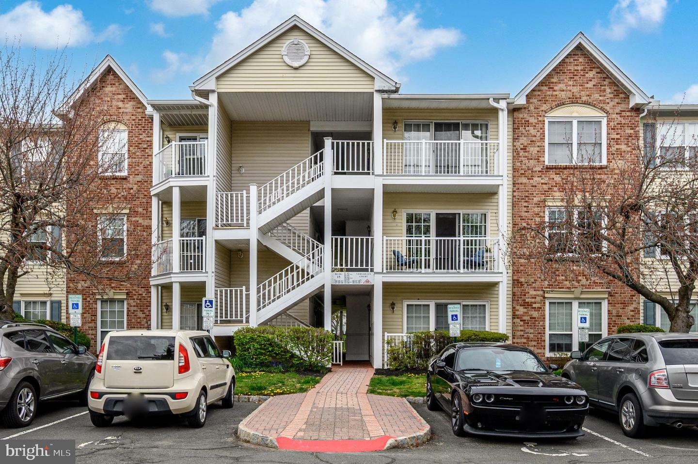 39 Versailles Court  Hamilton NJ 08619 photo