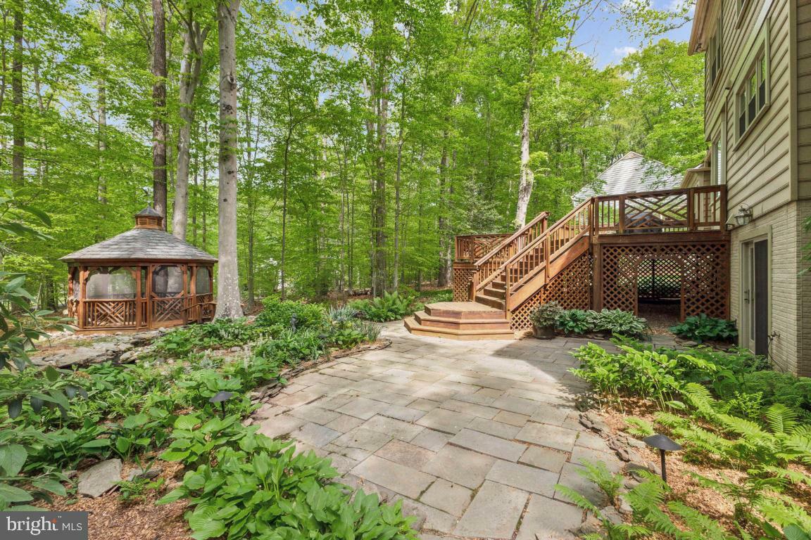 Property Photo: 6818 Brimstone Lane VA 22039