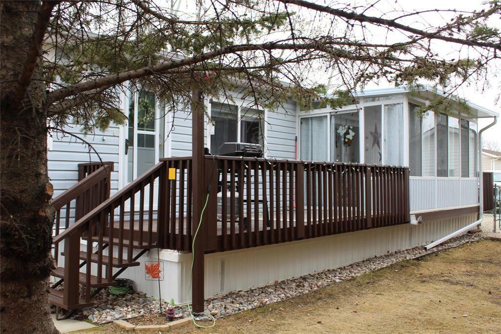 Property Photo: 34 Sunset Drive MB R5H 1J7