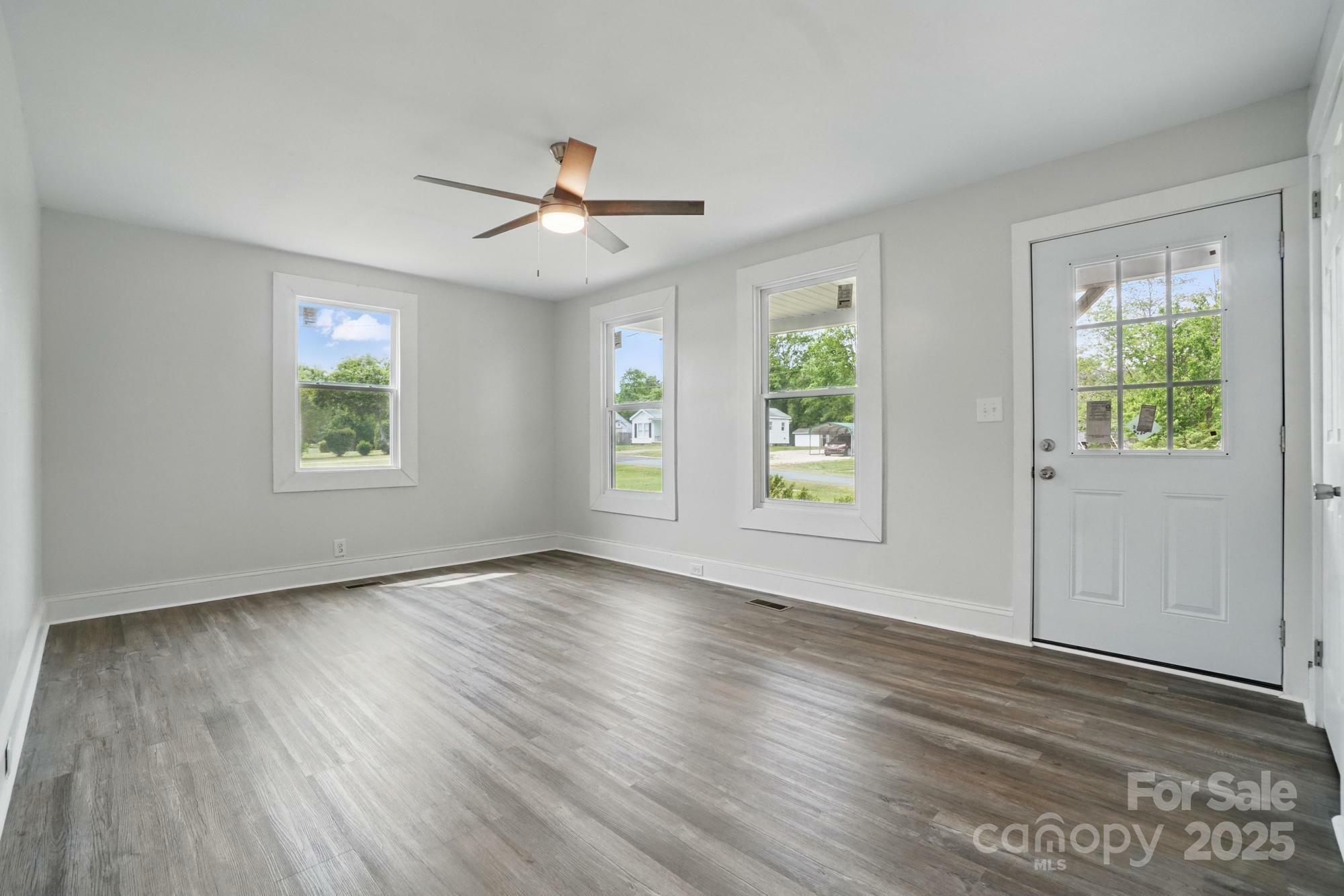 Property Photo: 410 E 17th Street NC 28083