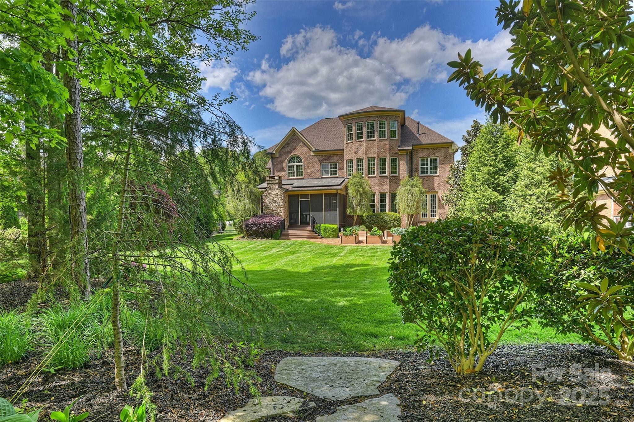 Property Photo: 2001 Arundale Lane NC 28104