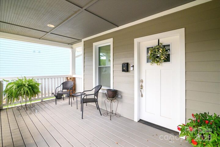 Property Photo:  2124 Roslyn Avenue  NC 28208 
