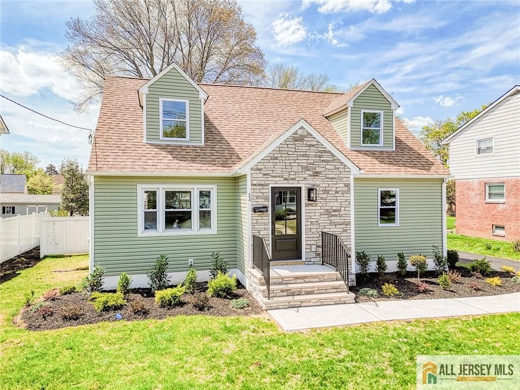 Property Photo:  32 Campbell Avenue  NJ 08817 