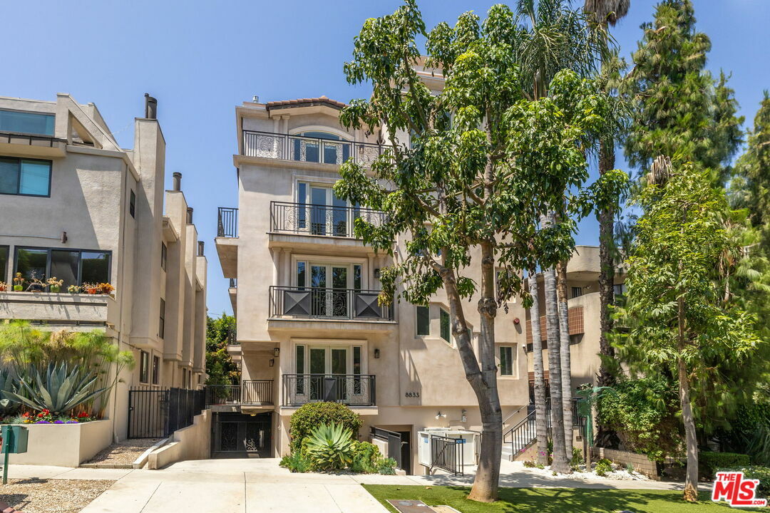 Property Photo: 8833 Cynthia St CA 90069